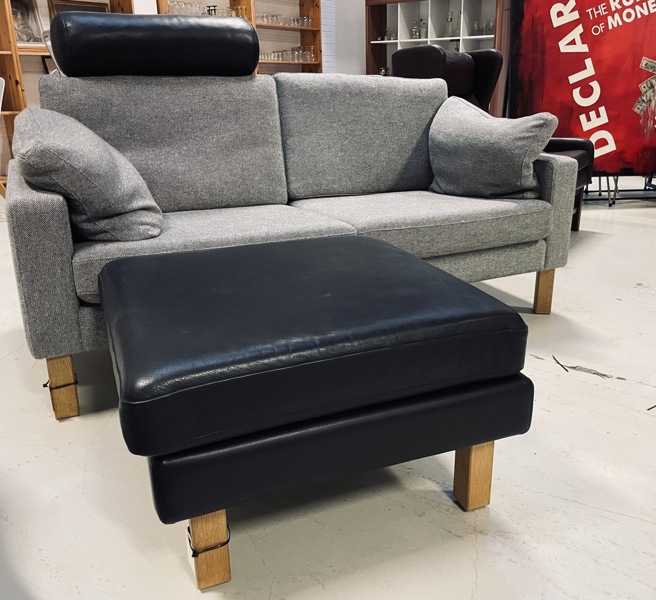 Nielaus 2-pers. sofa m. tilhørende puf (170cm)