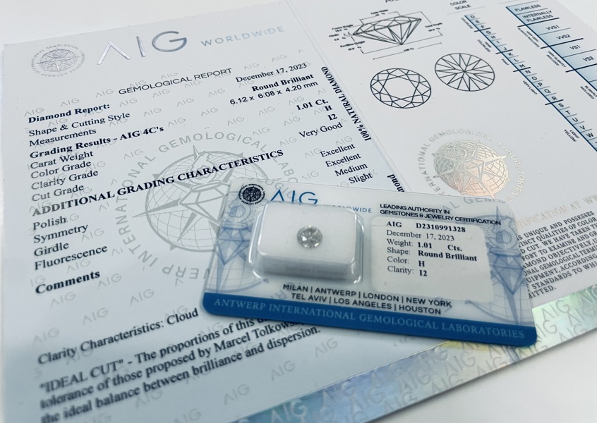 Ædelsten: Diamant (6,12X6,08X2,20mm) m. tilhørende AIG certifikat (R 8,0)