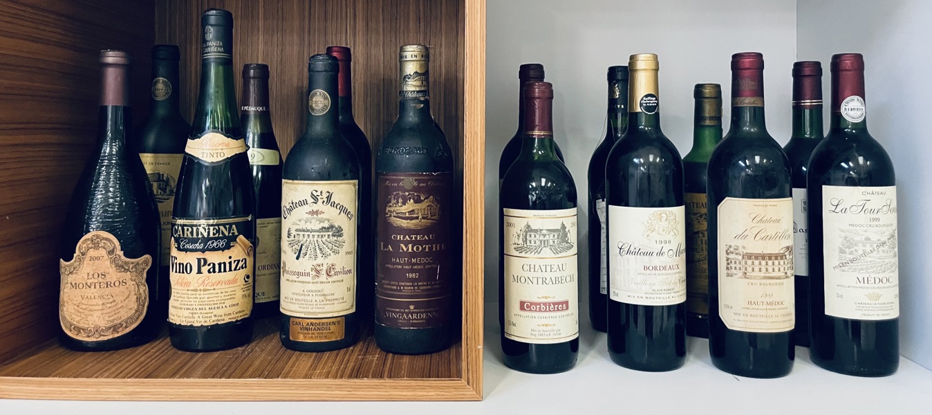 Samling af ældre vin (16 flasker) -  herunder Chateau La Mothe, Chateau Taureau Lussac-St-Emilion, Chateau Grimont m.fl.