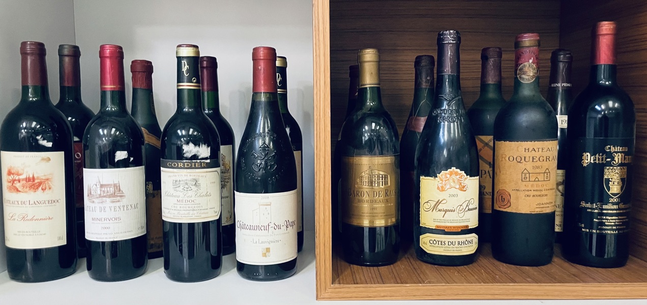 Samling af ældre vin (16 flasker) -  herunder Chateau Petit-Mangot Saint-Emilion Grand Cru, La Lauvignière Châteauneuf-du-Pape, Chateau Constant Lesquireau m.fl.