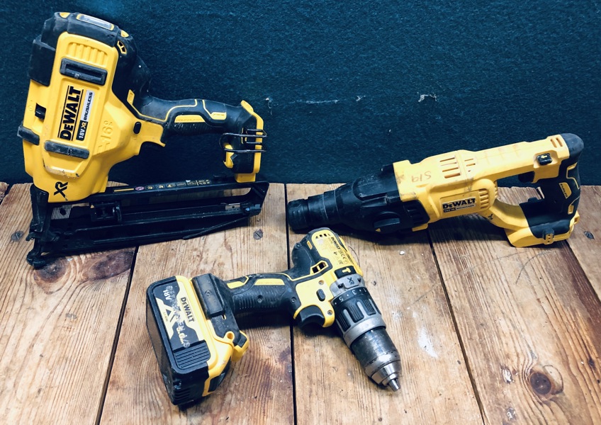 DeWalt (Akku) DCH133 borehammer, DCD796 slagboremaskine og DCN660 dykkerpistol samt 2 stk. 18V 5.0 batteri (Å 2024-1497)