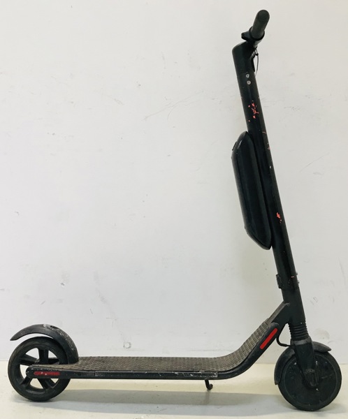 Ninebot KickScooter Powered by Segway elektrisk løbehjul (E 3300-83260-00410-24)