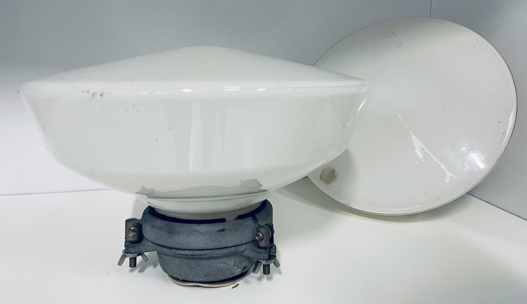 2 Loftlamper af opalglas udført i Art Deco-stil (29cm)