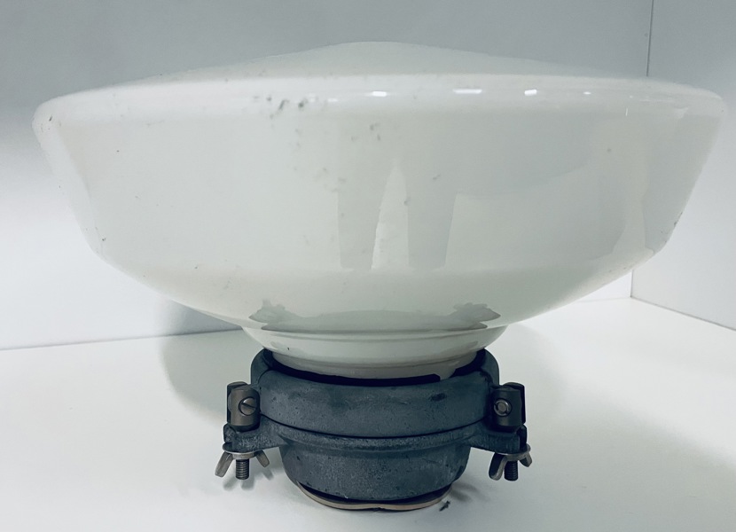 Loftlampe af opalglas udført i Art Deco-stil (29cm)