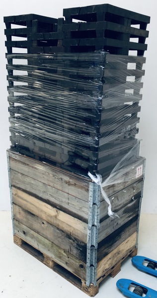 Pallesortiment: 69 stk. kvartpaller i plast, 5 stk. pallerammer til europalle og 1 stk europalle (K 3700-76601-00043-24)