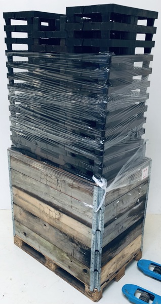 Pallesortiment: 69 stk. kvartpaller i plast, 5 stk. pallerammer til europalle og 1 stk europalle (K 3700-76601-00043-24)