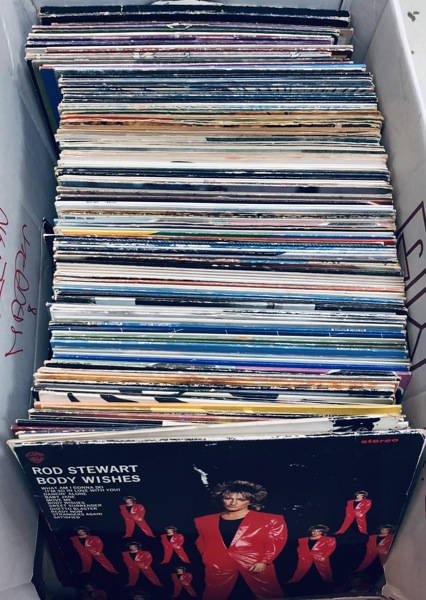 Samling af LP'er - herunder Rod Steward, Cliff Richard, Tom Jones, Anne Linnet, Tøsedrengene, Thomas Helmig og Dionne Warwick m.fl.