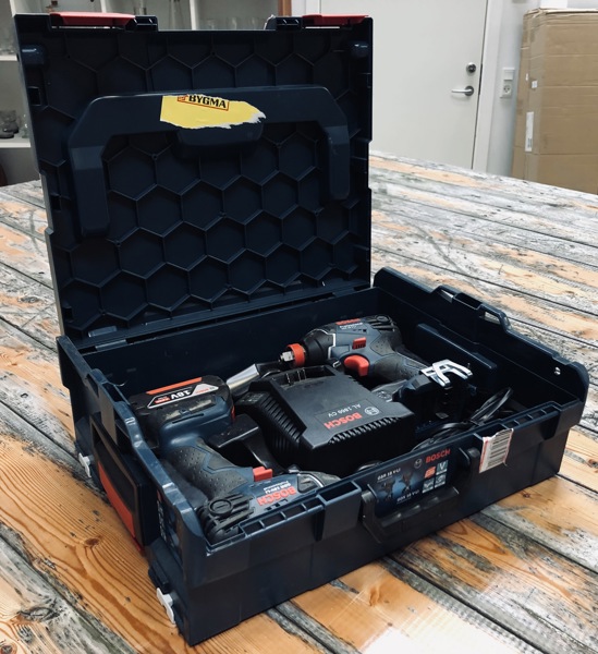 Bosch Professionel (akku): GDR 18v-Li slagsskruetrækker, GDX 18 V-Li kombi-slagnøgle samt AL 1860 CV oplader m. 1 stk. 18v 4.0Ah batteri samt kuffert