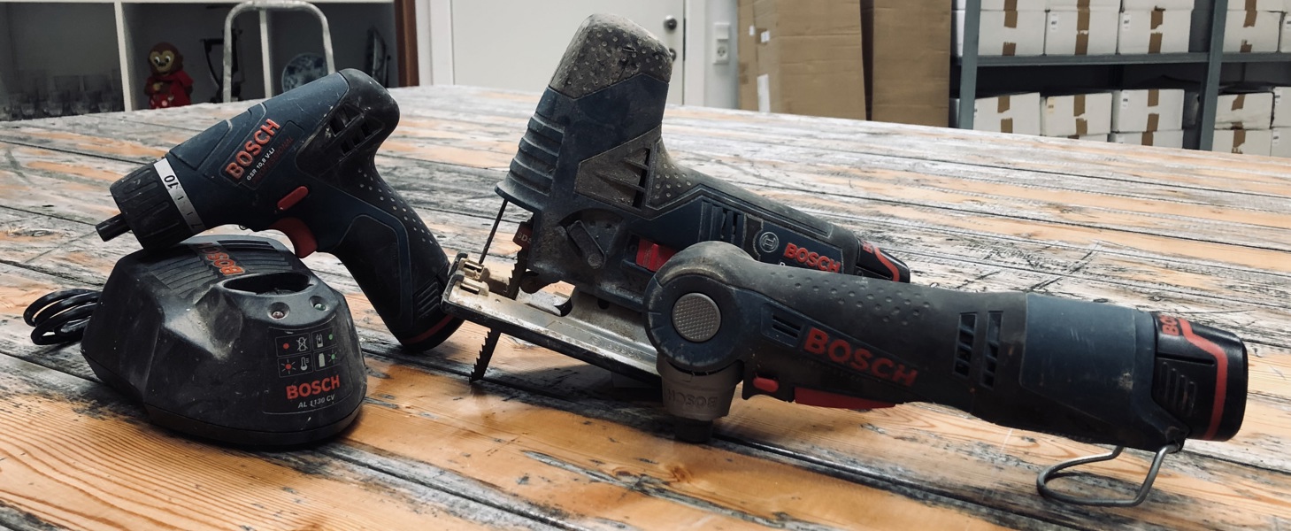 Bosch Professionel (akku): GST 10,8 V-Li stiksav, GSR 10,8 V-Li skruemaskine, GWI 10,8 V-Li vinkelboremaskine samt AL 1130 CV batterilader
