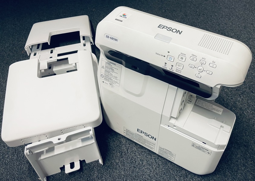 Epson EB-685Wi 3LCD WXGA (1280x800) prof. projektor m. tilhørende ophæng og fj.bt.