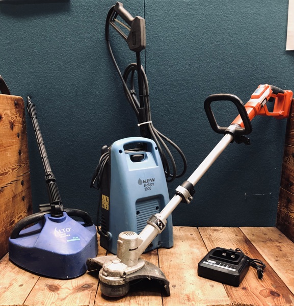 Black & Decker (Akku) GLC3630L græstrimmer m. Lithium Batterytech oplader samt Kew Hobby 1000 højtryksrenser 230V m. Alto Patio Cleaner terrassevasker