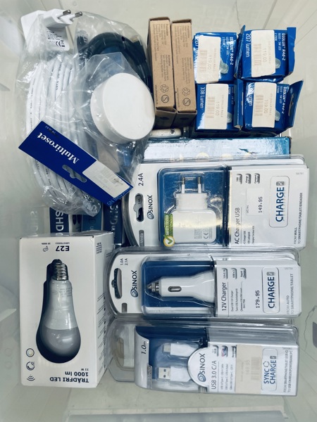 Parti elektronik - herunder Innergie Powergear 65 universel strømforsyning, HDMI extender, Sinox jack/stero kabler, Sinox MINI DP kabler, Sinox 12V ladere m.fl.