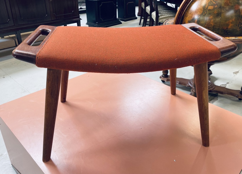 Hans J. Wegner (1914-2007) AP19/Bamsestol skammel, fremstillet ved AP Stolen