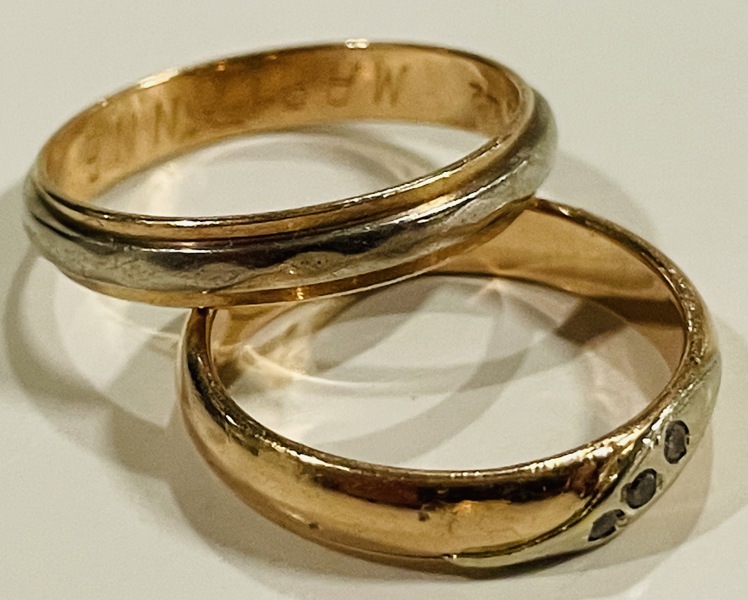 Guld: 2 ringe udført i 14kt./585 - herunder Bræmer-Jensen (0218)