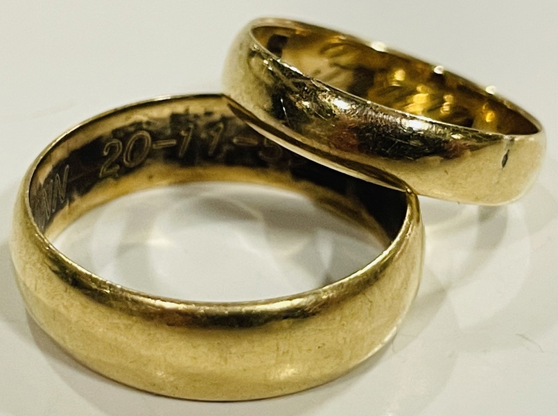 Guld: 2 ringe udført i 14kt./585 - herunder Carl M. Cohr