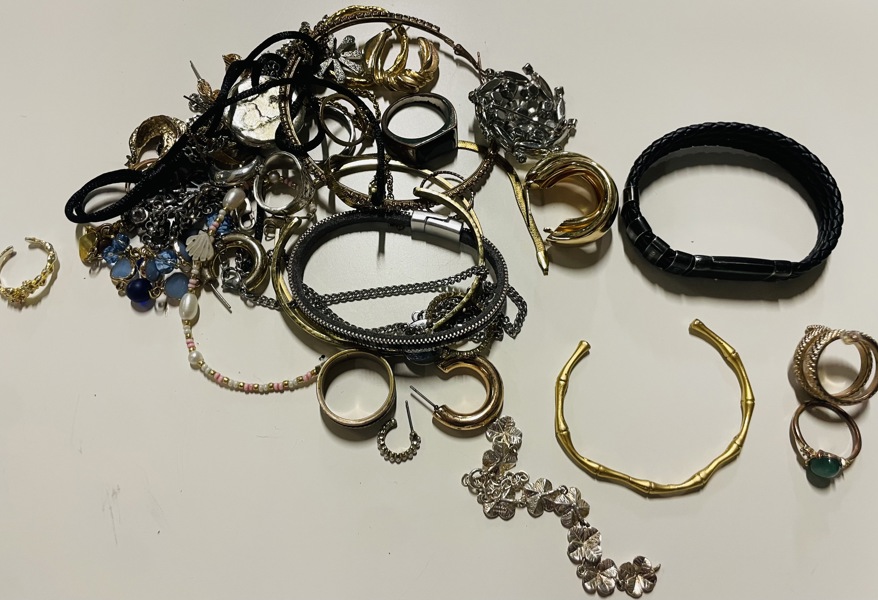 Samling af smykker - herunder sølv, Stevns ring, Bamboo armring m.v. (Å 2025-0705)