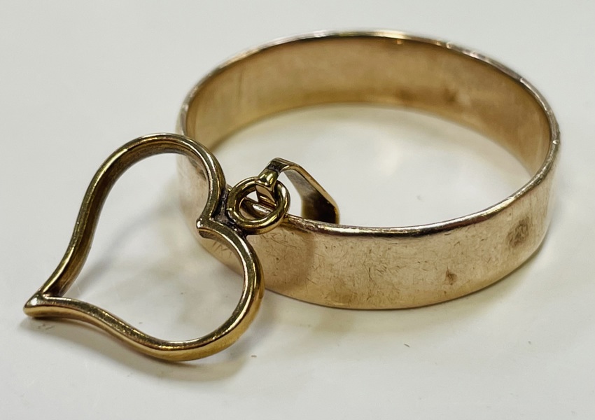 Guld: Bræmer-Jensen ring udført 8kt./333 samt Hermann Siersbøl hjertevedhæng udført i 8kt./333