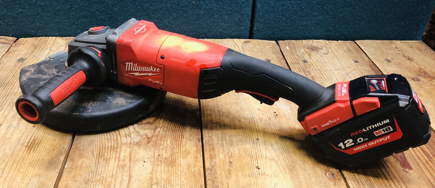 Milwaukee M18 ONEFLAG230XPDB vinkelsliber m. 12.0Ah batteri (Å 2025-0790)
