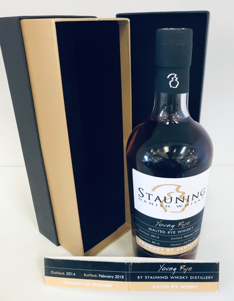Stauning Young Rye 2018 (Februar) Malted Rye Whisky m. tilhørende mavebælte og æske