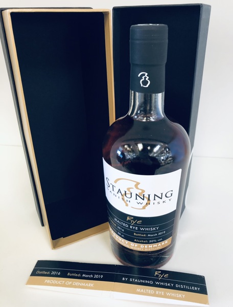 Stauning Young Rye 2019 (Marts) Malted Rye Whisky m. tilhørende mavebælte og æske