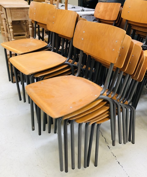 Stabelstole, Klassisk moderne 21 stk. Sæde og kropsstykke i bøgefiner