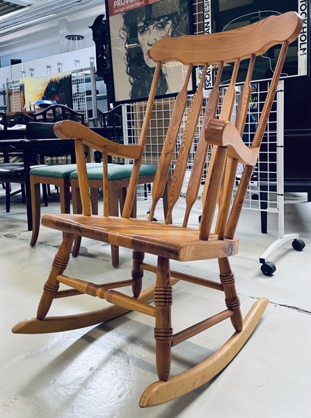 Bent & Bros Inc Windsor gyngestol af massivt asketræ