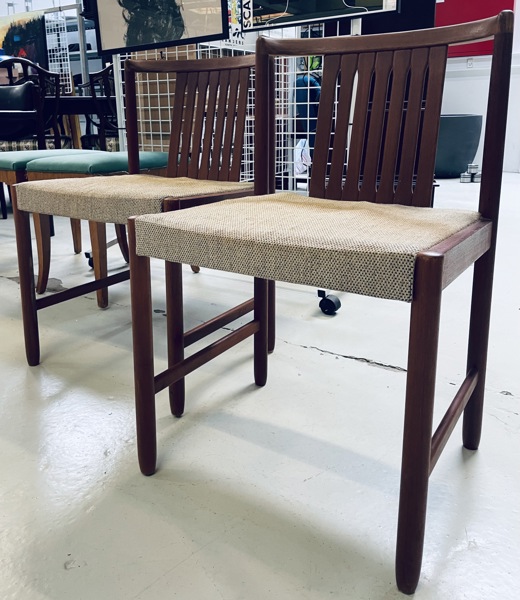 2 Bertil Fridhagen (1905-1993) Variett spisebordstole af teak, fremstillet hos Bodafors