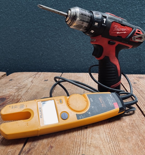 Fluke T5-1000 el-installationtester (CAT III/CAT IV) samt Milawaukee M12 BPD kompakt slagboremaskine (R 2025-0969)