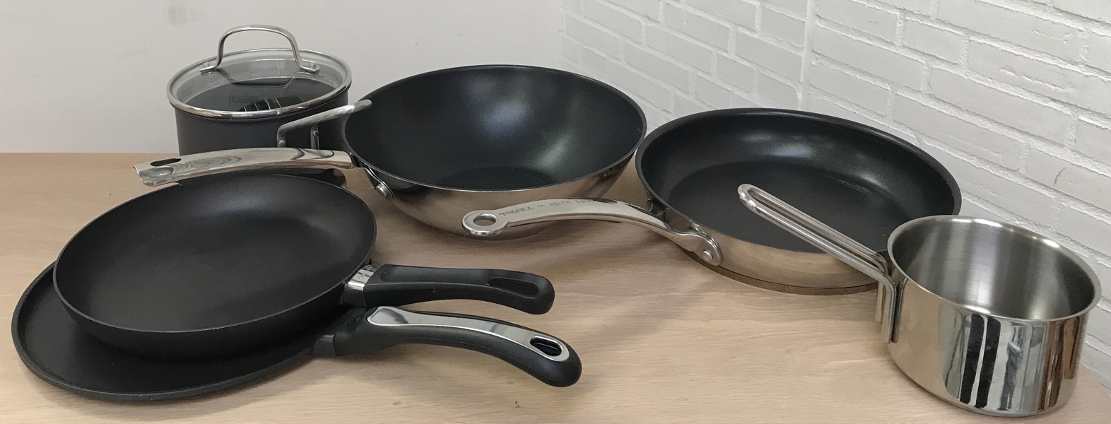 Samling af pander og kasseroller i 7 dele