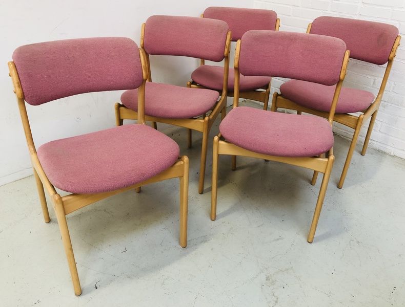 5 Erik Buch mid-century spisebordstole af bøg m. sæde og kopstykke betrukket i uldstof, fremstillet hos OD Møbler