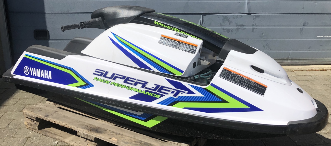 Yamaha SJ700B-T SuperJet Race Performance Standup 700ccm In-line 2-takt vandkølet jetski (2018)