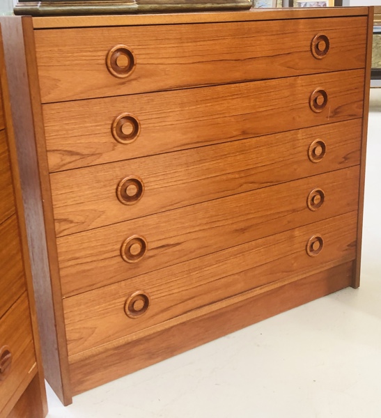 Mid-Century kommode m. 5 skuffer udført i teak