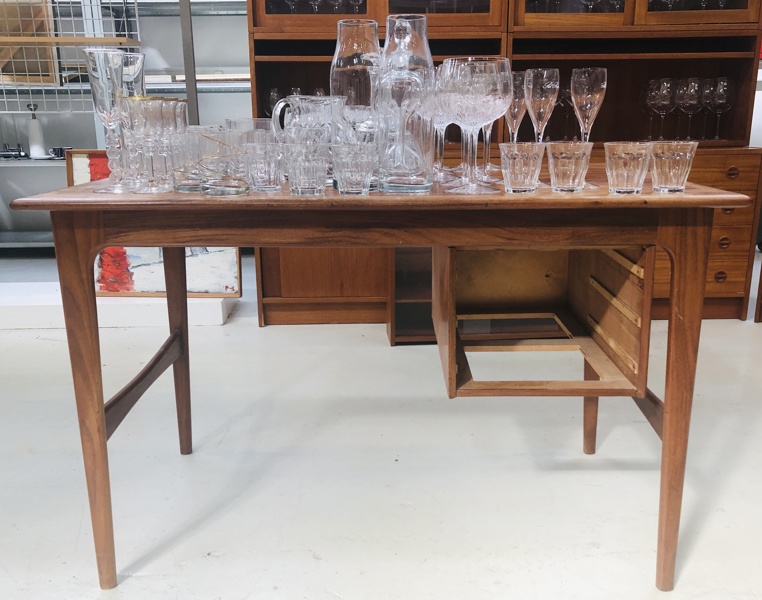 Mid-century skrivebord udført i teak
