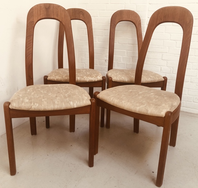 4 Mid-century EMC Furniture stole udført i massiv teak m. sæde beklædt i møbelstof
