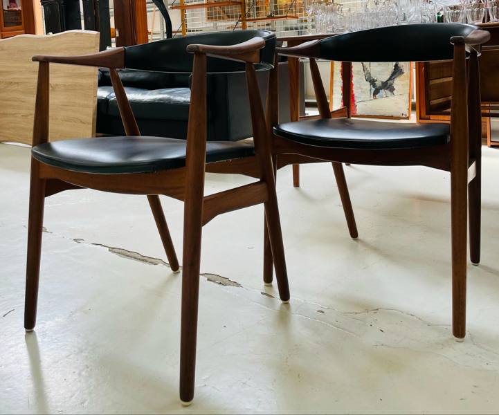 2 Thomas Harlev armstole (model 213) af teak, fremstillet hos Farstrup Møbler