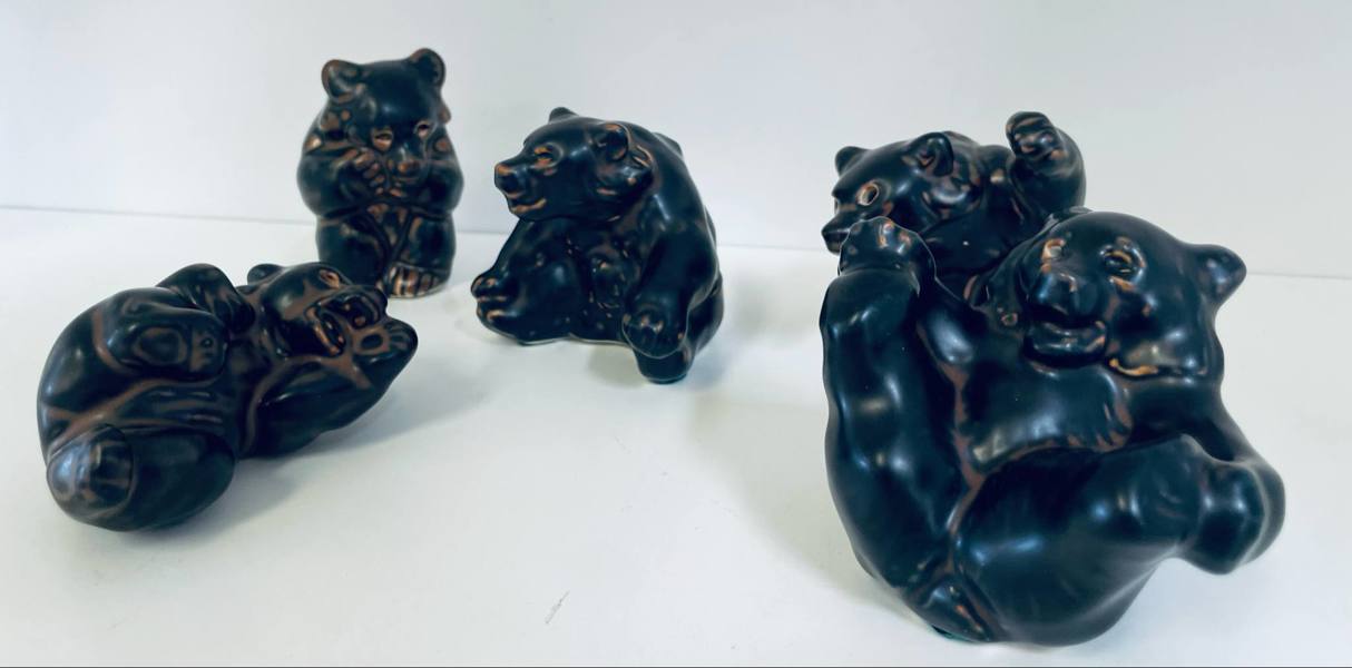 5 Royal Copenhagen stentøjsfigurer: 21432 bjørneunge (5X10cm), 21433 bjørneunge (9cm), 21435 bjørneunge (9cm), 22746 bjørneunge (7,5cm) samt 22747 bjørneunge (8cm)
