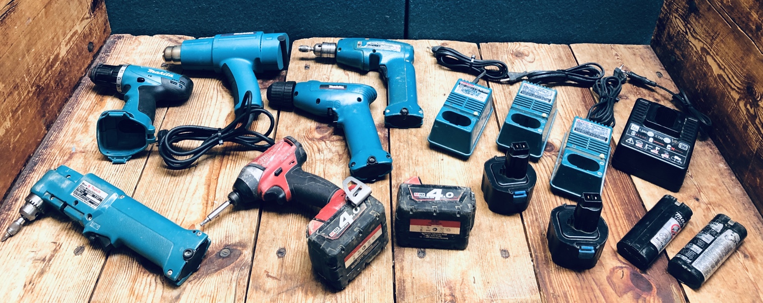 Makita (akku) stort parti diverse maskiner, batterier og opladere, samt Milwaukee (akku) M18 FID slagskruemaskine m. 2 stk. 4,0Ah batteri (P 157, 158, 159, 161, 162, 163, 173, 245)
