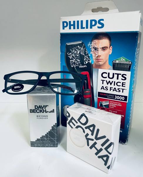 David Beckham Homme EDT (30ml), David Beckham Beyond Forevet EDT (40ml) Hugo Boss HG 18 brille (nypris 1859,00 dkk) samt Philips Hairclipper Series 3000 (3700-75561-00034-21/24, 142)