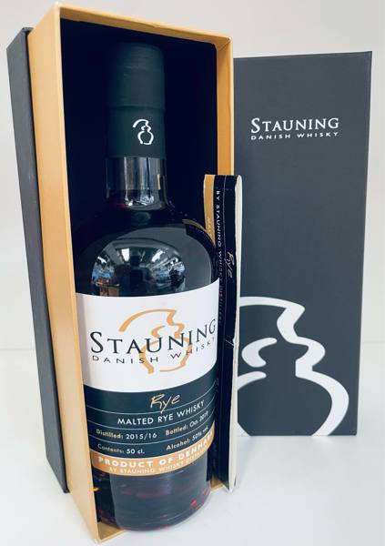 Stauning Rye 2019 (Oktober) Malted Rye Whisky m. tilhørende mavebælte og æske