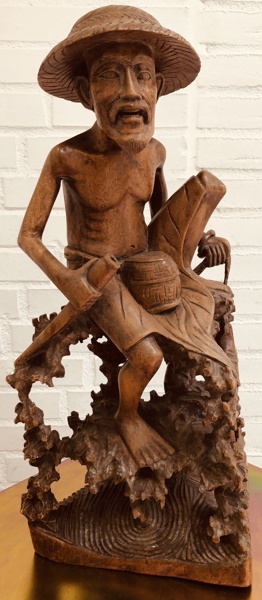 Balinesisk figur af udskåret hårdt træ, ca. 53cm høj