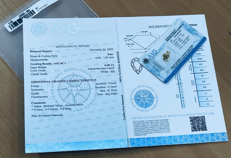 Ædelsten: 9 diamanter (se beskrivelse)