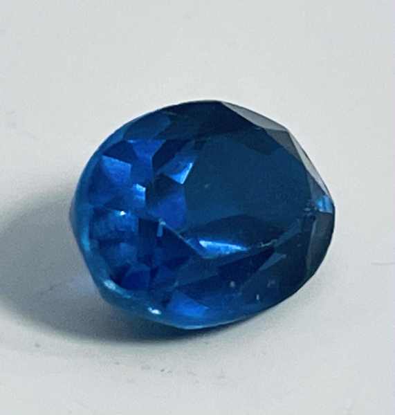 Ædelsten: Naturlig oval cut safir