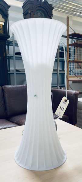 Studio Design Clessidra pendel af kanneleret opalglas formgivet af S.I.D.
