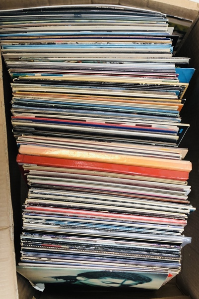 Samling af LP'er - herunder Lone Kellermann, Sebastian, Freddy Fræck, John Denver, Cats, Shadows og Louis Armstrong m.fl.
