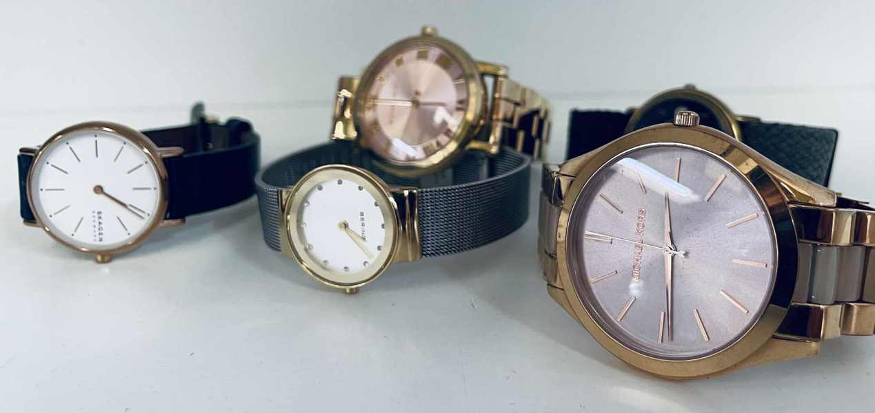 Samling af ure (5 enheder) - herunder Michael Kors Slim Runway (MK-4294), Michael Kors Norie (MK-3586) Certina EOL 115, Skagen Signatur (252111) samt Bering Classic Dame (26mm) - (Å 2025-1012)