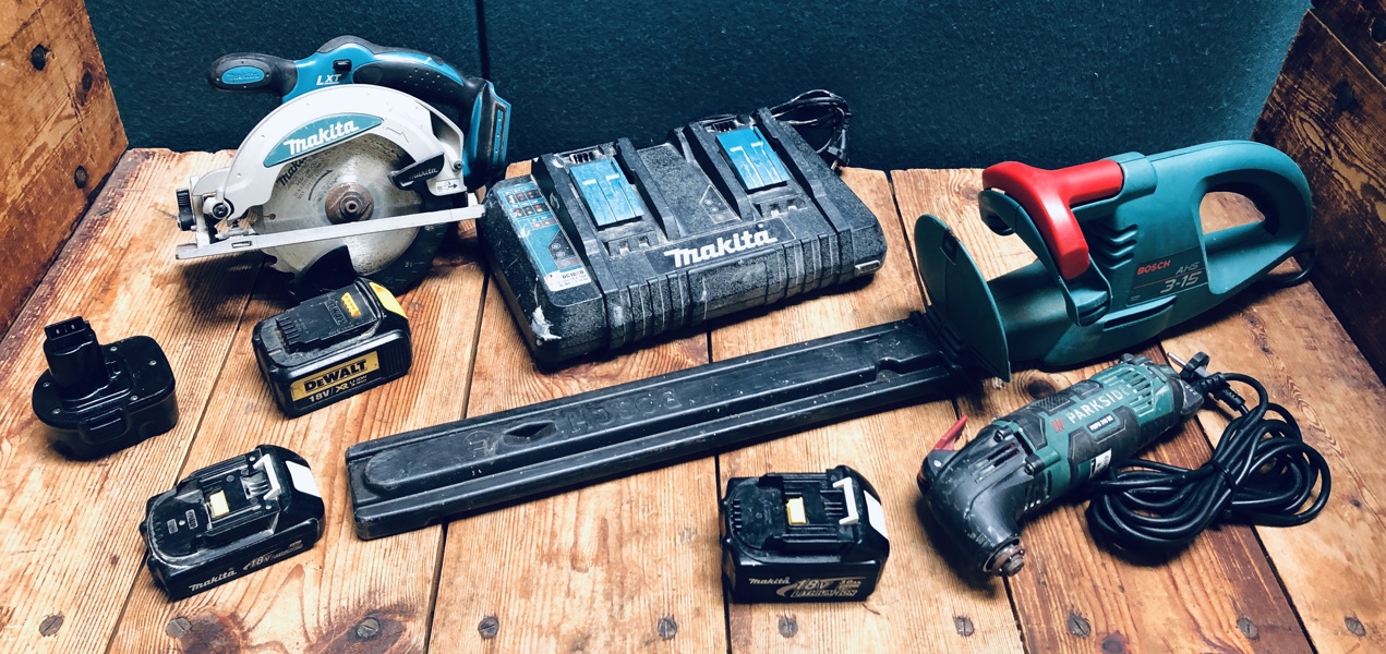Samling m. elværktøj - herunder Makita BSS610 (akku), Makita DC18RD oplader, Parkside Parkside PMFW D2 (310w) multiværktøj og Bosch AHS 3-15 (400w) hækkeklipper