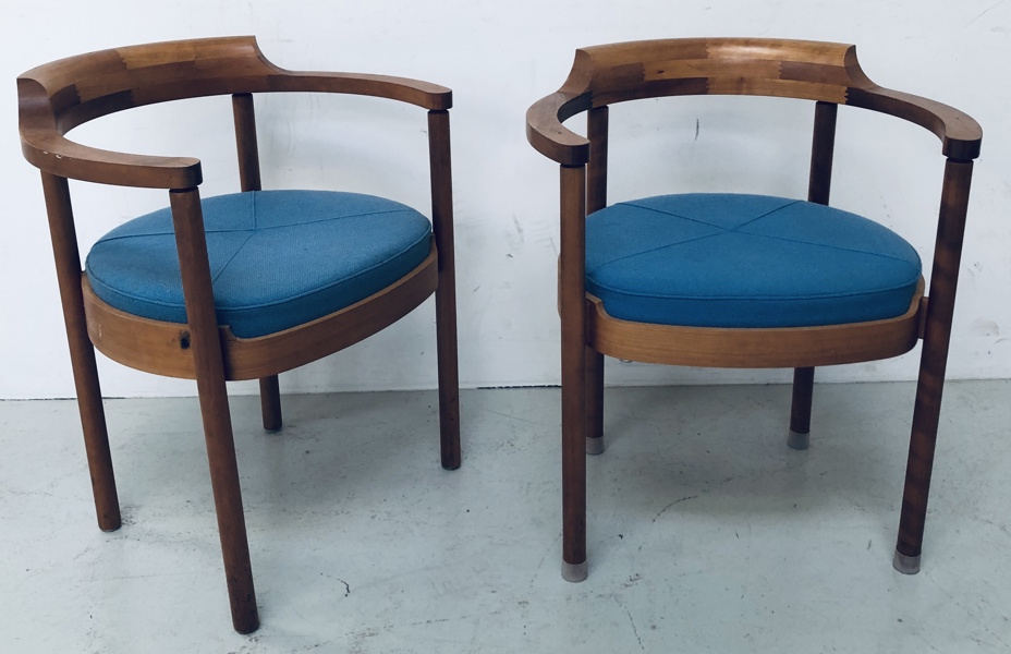2 M40 armstole skabt af Henning Jensen og Torben Valeur for Munch Denmark