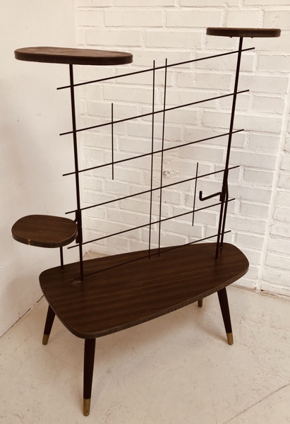 Mid-Century blomsterbænk m. espalier og plateauer i forskellige niveauer  
