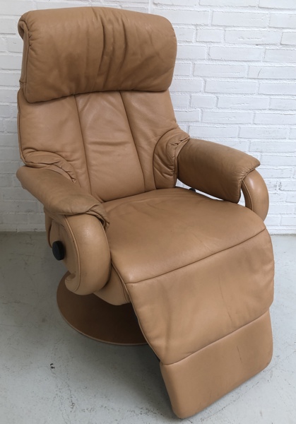 Elastoform Relaxsessel otiumlænestol i lysebrun læder, med drejefod, vippefunktion, ryg og fodstøtte