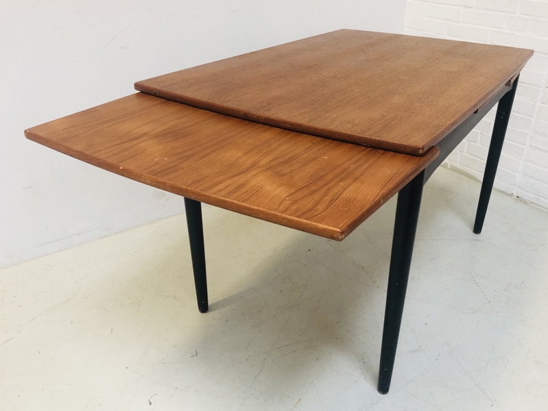 Mid-Century spisebord af teak m. 2 udtræksplader